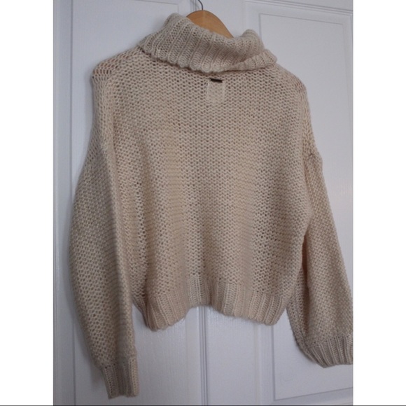 Billabong Cream Turtle Neck Knit Sweater NWOT - Picture 2 of 5